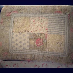 2 Quilted pillow shams